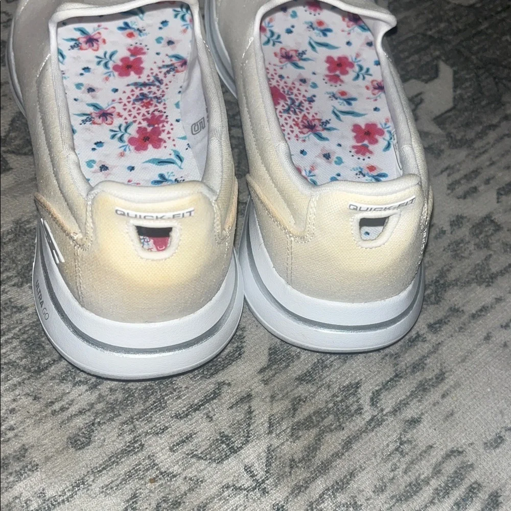 Skechers Women's white Slip-On Sneakers size 9.5